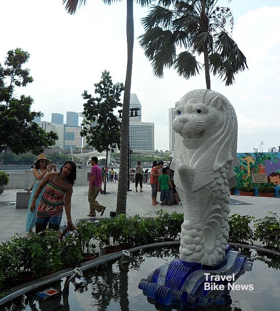 싱가포르 멀라이언 파크에서 본 멀라이언이 너무 작은가요? 아이 멀라이언이랍니다. ( 이하 사진출처:두두한여자 블로그 )
