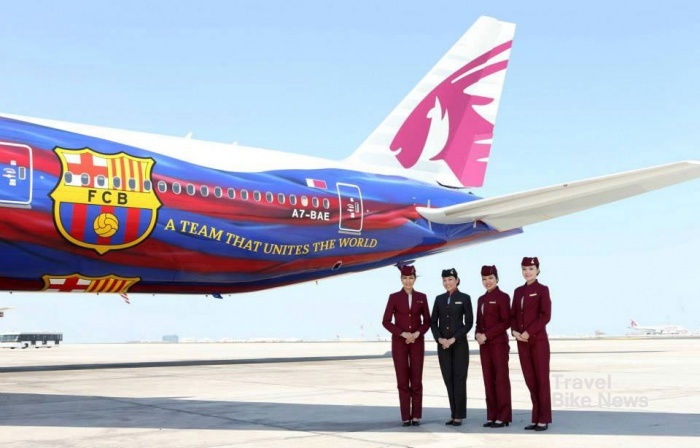 FC 바르셀로나의 상징색인 '블라우그라나' 스타일로 보잉 777기를 래핑했다. (사진제공: 카타르항공)