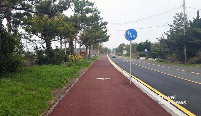 제주도 월령삼거리에서 옹포사거리까지 5.4km 구간의 자전거길이 최근 준공됐다. 이로써 제주도 자전거도로는 총 67.9km 중 29.9km 구간이 완공됐다. ( 사진제공 : 제주시 )