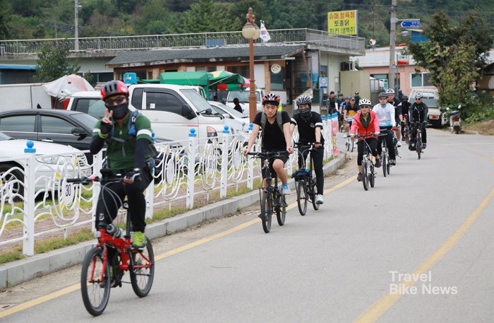 아름다운 풍광과 향수가 느껴지는 옥천군의 '향수 100리 자전거 길'이 오는 5월부터 운영된다. ( 사진제공 : 옥천군 )
