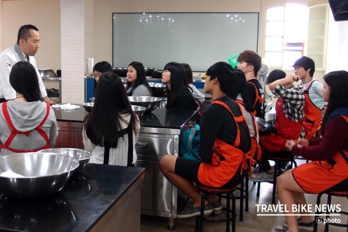 서울호텔관광전문학교가 12월 20일 학생들의 진로 결정에 도움을 주기 위해 2015학년도 입학설명회를 개최한다. 사진 제공/ 모두투어