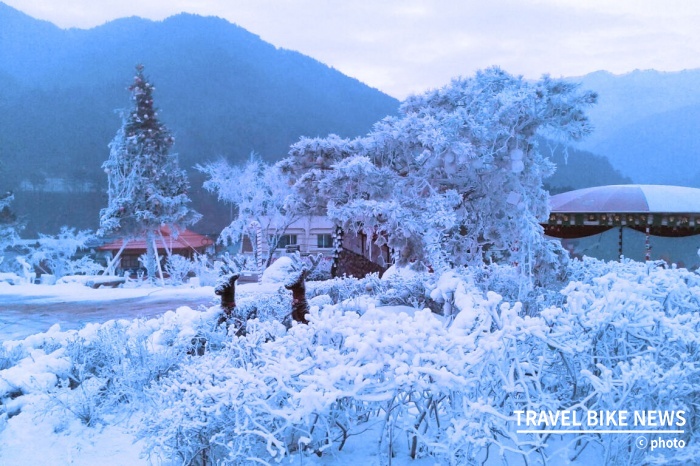 오는 15일까지 운영하는 분천역 산타마을은 '2월의 크리스마스'라고 부를 정도로 겨울 설경이 그대로 남아있다. 사진 제공 / 코레일 