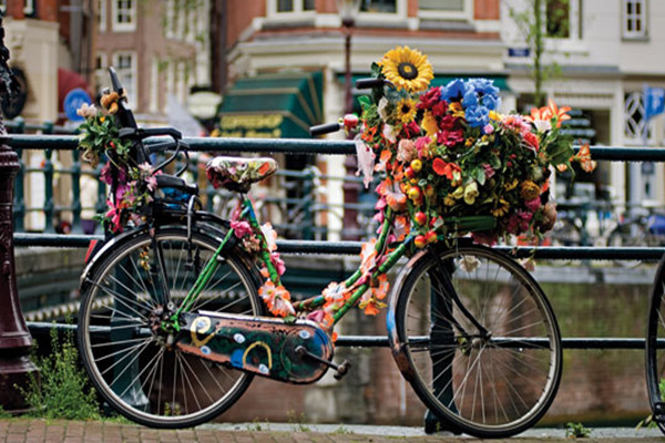 암스테르담은 사람보다 자전거 수가 더 많을 정도로 자전거 전용 주차장과 도로가 잘 갖춰져 있어 편리하게 자유 여행을 즐길 수 있다. 사진/ 네덜란드관광청
