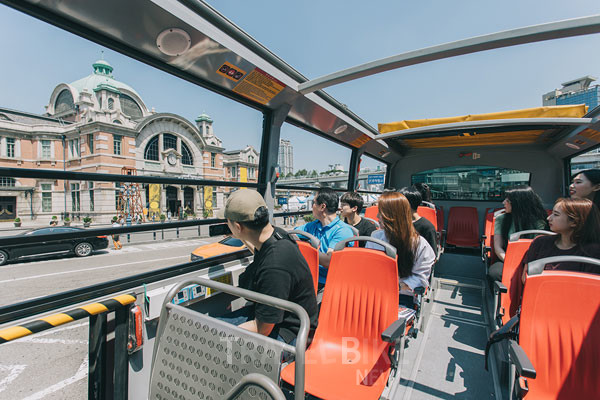 서울시티투어버스는 수능을 마친 수험생을 위해 깜짝 할인 프로모션을 진행한다. 사진/ 서울시티투어버스