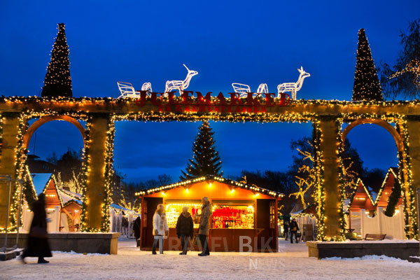 오슬로에는 곳곳이 장식들과 함께 12월 내내 반짝일 예정이다. 11월 중순부터 메인 거리인 칼 요한 거리에서 크리스마스 마켓 윈터 원더 랜드를 방문할 수 있다. 사진/ 노르웨이관광청