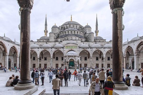 이스탄불은 아랍 특유의 이색적인 볼거리가 많아 중간 경유지로 적극 추천된다. 사진/ 허니문리조트