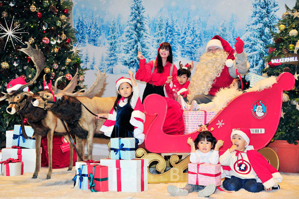 워커힐은 핀란드에서 온 진짜 산타와 함께 하는 크리스마스 시즌의 시작을 알렸다. 사진/ 워커힐
