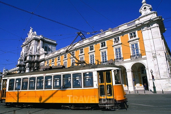 트렌디한 유럽 여행지 첫 번째는 포르투갈 리스본. 하루 정도는 빈티지한 색감의 트램을 타고 구석구석을 누벼보자. 사진/ 포르투갈 관광청