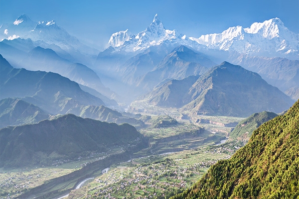하늘 아래 첫 동네라는 별명을 지닌 네팔. 네팔 여행을 후회 없이 즐겨보고 싶다면 안나푸르나 트래킹을 추천한다. 사진/ 내일투어
