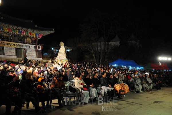 서울 화계사는 오는 2월 8일부터 9일까지 1박 2일 간 ‘대보름 달집 태우기’ 템플스테이를 진행한다. 사진/ 한국불교문화사업단