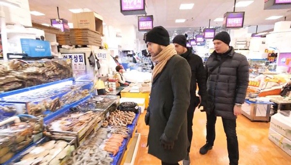 '어서와 한국은 처음이지' 덴마크 삼인방이 노량진 수산시장을 방문했다. 사진/ MBC 에브리원
