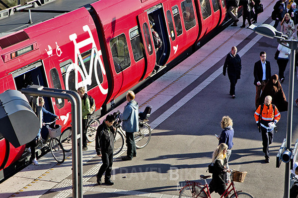 9월 1일부터 서울지하철 7호선에서는 주말과 공휴일뿐만 아니라 평일에도 자전거를 가지고 탈 수 있다. 사진은 덴마크 코펜하겐에서 운영하는 S-Train. 사진/ State of Green
