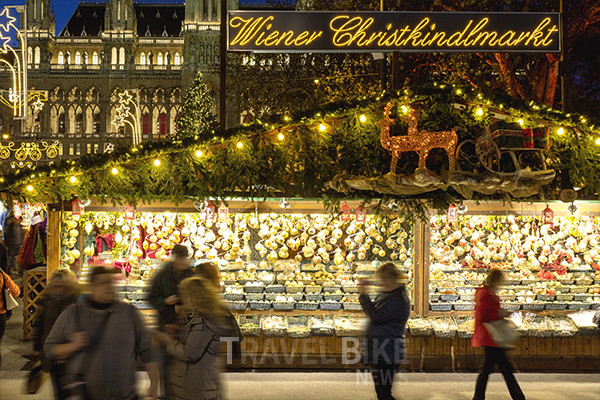 시청 광장에는 진정한 겨울의 풍경이 펼쳐진다. 비엔나 크리스마스 마켓은 크리스마스 전의 분위기를 고조시키고 시청 공원의 나무는 축제 분위기로 장식된다. 사진/ 비엔나관광청