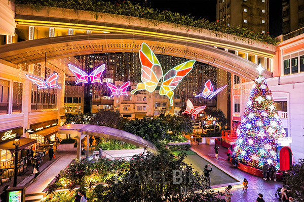 홍콩 윈터페스트는 올해 센트럴 광장의 대형 크리스마스트리 대신, 내년 1월 3일까지 선보이는 가상의 ‘홍콩 크리스마스 타운’, 360도 버추얼 투어로 초대한다. 사진/ 홍콩관광청
