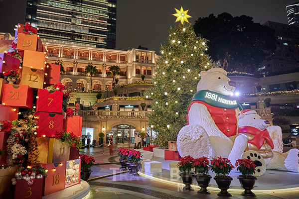 홍콩의 유명 쇼핑몰에서는 저만의 크리스마스 데코레이션과 행사를 진행하고 있다. 사진은 빅토리아 하버의 복합 문화 공간, K11 뮤제아 (K11 Musea). 사진/ 홍콩관광청