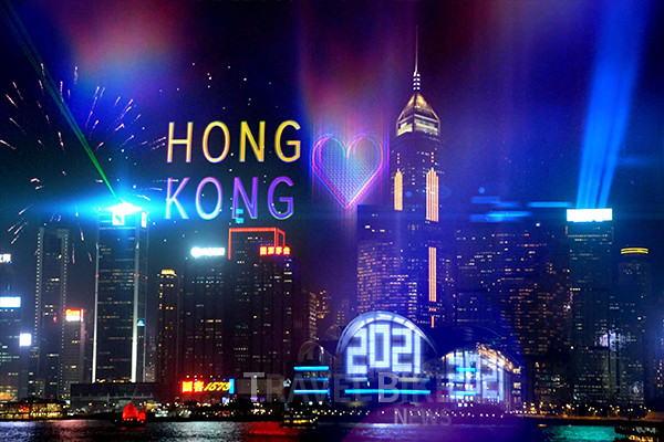 12월 31일, 홍콩관광청 웹사이트와 페이스북, 유튜브에서 홍콩 시각으로 오후 11시와 11시 30분에 라이브 카운트다운이 시작되며, 자정이 되면 빅토리아 항구의 풍경과 홍콩의 명소들이 담긴 비디오에 전 세계에 축복을 보내는 인사가 이어진다. 사진/ 홍콩관광청