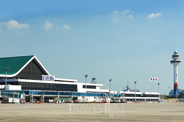 여름휴가 시즌 오픈을 앞두고 국내선 중심으로 항공사마다 다양한 할인 혜택을 쏟아내며 고객 유치에 나섰다. 사진/ 한국공항공사