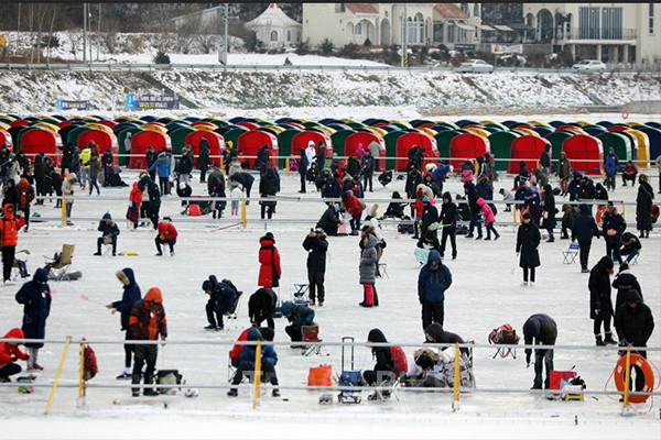 다양한 체험 행사와 함께 진정한 겨울 축제의 즐거움을 만끽할 수 있는 평창송어축제와 화천산천어축제가 2023년 1월을 화끈하게 달구고 있다. 사진/한국관광공사