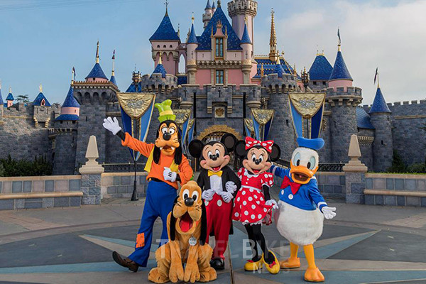캘리포니아 애너하임에 위치한 디즈니랜드 리조트에서는 월트 디즈니 컴퍼니 설립 100주년을 맞아 연중 다양한 이벤트가 펼쳐지고 있다. 사진/캘리포니아관광청
