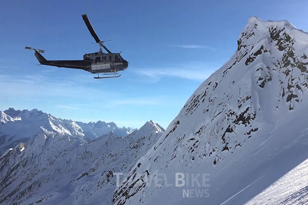 헬리콥터를 타고 높은 산악지대에 올라 만년설이 쌓인 미지의 세계를 활강해 내려오는 짜릿한 기분을 느낄 수 있는 '헬리 스키'를 즐길 수 있는  ‘레벨스톡 마운틴 리조트’. ⓒ Revelstoke Mountain Resort
