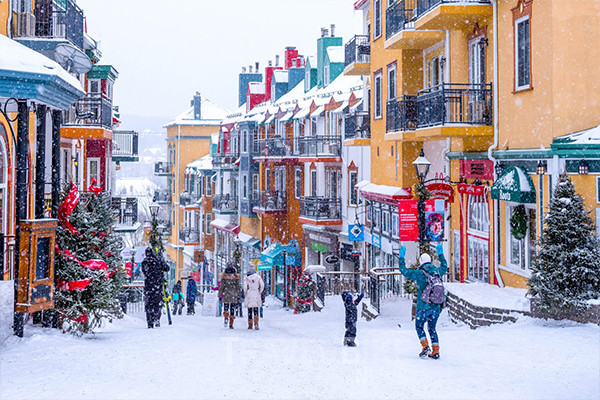 퀘벡 주에 위치한 ‘몽트랑블랑(Mont Tremblant)’ 리조트는 ‘북미의 알프스’라는 별명을 가진 아기자기한 리조트 마을이다. ⓒ Tremblant