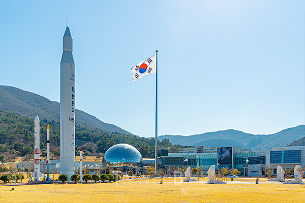 미르마루길 끝에 고흥우주발사전망대가 있다. 나로우주센터에서 발사하는 로켓의 궤적이 가장 잘 보이는 곳이다. 사진/한국관광공사