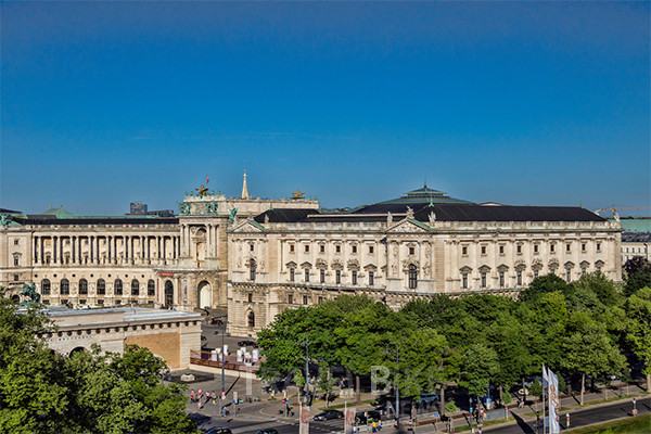 호프부르크 왕궁은 단계적으로 확장해 현재 전체 면적 30만 평방미터의 규모를 자랑하며, 세계에서 가장 큰 궁전 단지 중 하나로 꼽힌다. © KHM-Museumsverband