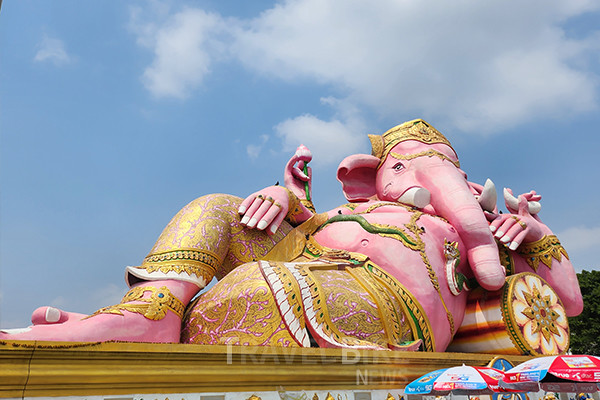 힌두교의 신인 가네샤(Ganesha)를 모신 ‘왓 사만 라타나람’. 분홍색의 가네샤는 인간의 몸에 코끼리 머리를 가진 신으로, 4개의 손과 긴 상아를 가지고 있다. 사진/김효설 기자