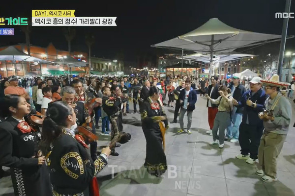 음악이 특별한 가리발디 광장에는 멕시코 민속악단 ‘마리아치’가 모여있다. 사진/ MBC every1 위대한 가이드 캡처