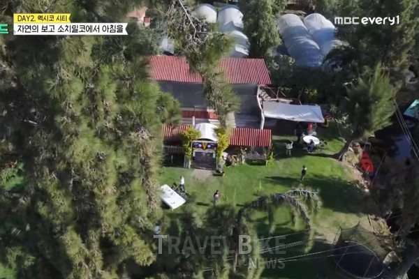 위대한 가이드 멕시코 일행은 카약 & 전통 배에서 내려 소치밀코에서 아침 식사하러 갔다. 사진/ MBC every1 위대한 가이드 캡처
