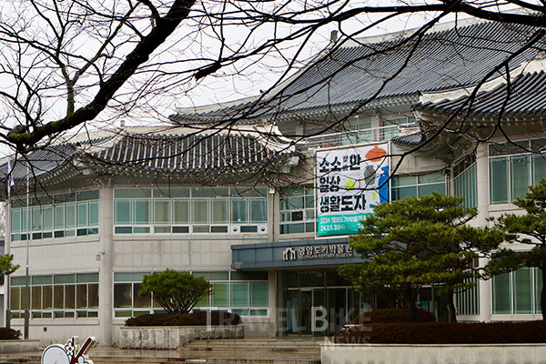 영암도기박물관은 구림도기를 연구, 보존하고 전시하는 곳이다. 사진/한국관광공사
