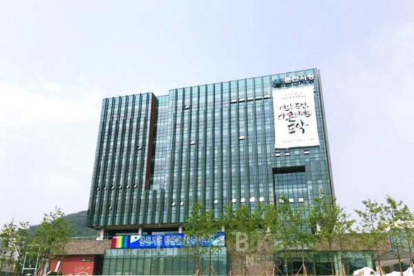 춘천시가 천만 관광객 유치에 박차를 가하기 위해 9일부터 12일까지 서울 코엑스 A홀에서 열리는 제39회 서울국제관광전에 참가한다. 사진/춘천