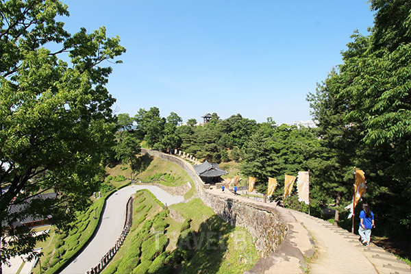 공주를 지킨 공산성(公山城)은 백제 시대 웅진 도읍기를 대표하는 성곽으로 당시 수도였던 금강을 낀 공주의 아름다운 모습을 바라보는 조망 명소다. 사진/한국관광공사