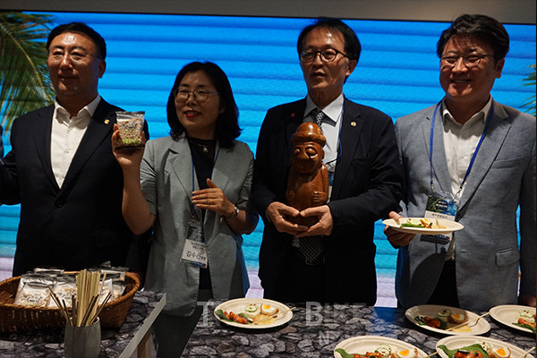 21일 제주도와 제주관광공사, 제주관광협회는 ‘제주와의 약속’ 선포에 앞서 서울 강남 ‘일상비일상의틈byU+’에서 기자간담회를 열었다. 사진/김효설 기자