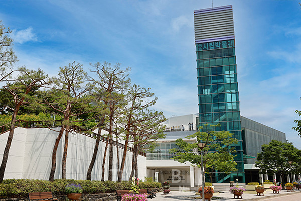 속초시립박물관은 속초가 간직한 역사와 문화를 보여준다. 산촌과 어촌문화, 6.25 전쟁 이후 유입된 실향민 문화가 섞인 속초만의 모습을 엿볼 수 있다. 사진/한국관광공사