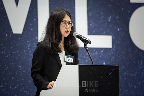 김현정 뮤지엄엘 총괄 디렉터는 “이번 아트 클래스는 국내에서는 역대 최대 규모로 열리는 ‘알렉스 카츠展’을 기념하고, 관람객에게 카츠의 생애와 작품 스타일에 대한 깊은 이해를 토대로 원화를 직접 감상하는 특별한 기회를 제공하고자 기획됐다”라고 밝혔다. 사진/김효설 기자