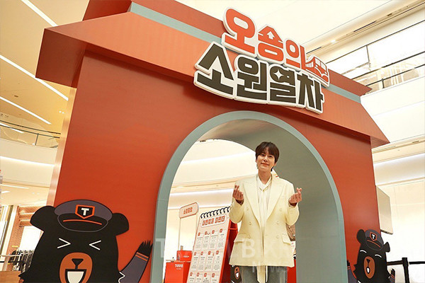 규현은 현장에서 최근 공개된 대만 관광 홍보 포스터에 사인을 남겨, 행사에 참여한 방문객에게 기념품으로 제공하며 대만 여행을 적극적으로 홍보했다. 사진/대만관광청