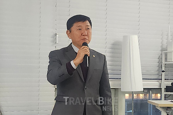 제주특별자치도관광협회는 'ESG 제주 문화 프로젝트 줍젠'을 제시했다. 미담 사례를 소개하고 있는 제주관광협회 김호준 본부장. 사진/김효설 기자