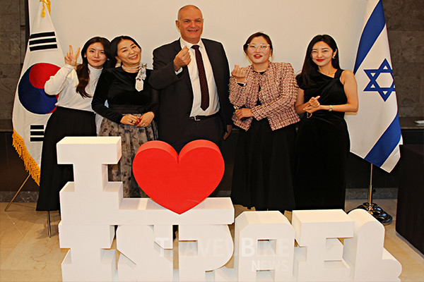 신년 미디어 네트워킹행사에는 라파엘 하르파즈(Rafael Harpaz) 주한 이스라엘 대사, 조유나 이스라엘관광청 소장과 함께 여행 미디어 관계자와 인플루언서가 참석했다. 사진/김효설 기자