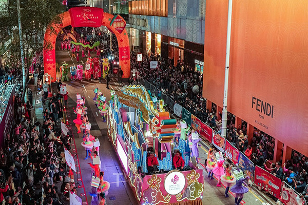홍콩은 전통과 현대가 어우러진 다양한 춘절 축제와 미식의 즐거움으로 긴 연휴를 더욱 특별하게 보낼 수 있다. 사진은 캐세이 인터내셔널 설 나이트 퍼레이드. 사진/홍콩관광청