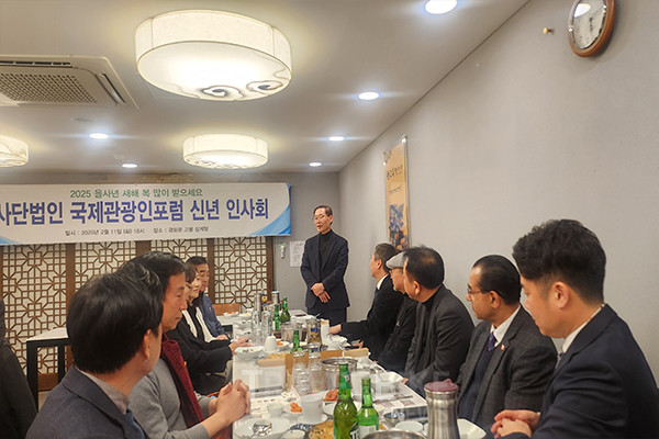 (사)국제관광인포럼의 ‘2025년 신년 인사회’에서 인사말을 하고 있는 조현재 전 문관부 차관. 사진/김효설 기자