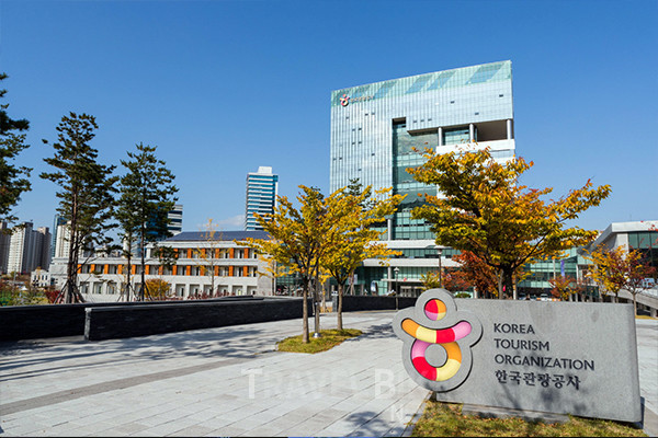 한국관광공사는 뉴노멀 시대 관광 패러다임 변화에 대응하고 코로나 종식 이후 국제 관광 교류 재개에 대비하기 위한 「뉴노멀 시대 K-관광 추진단」을 발족하고, 뉴노멀 시대 한국 관광 인바운드 마케팅을 선도하기 위한 4대 키워드, 11대 사업을 발표하였다. 사진/ 한국관광공사