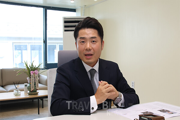 크루즈는 한강을 가장 다채롭게 경험할 수 있는 ‘움직이는 문화 플랫폼’으로 자리매김하고 있다고 설명하는 이크루즈 박동진 대표. 사진/김효설 기