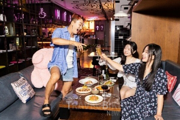 라운지 바 ‘바 목시’에서는 무제한 다이닝 & 주류 프로모션, 애프터워크를 선보인다. 사진/목시 서울 명동