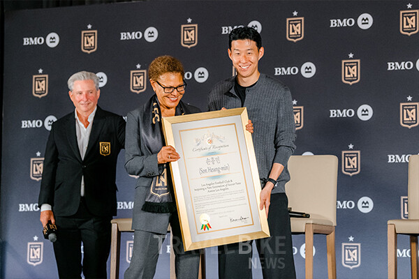 세계적인 축구 스타 손흥민 선수가 명예시민으로 활동하는 도시, 로스앤젤레스가 새로운 여행 지도 '로스앤젤레스 축구 여행 가이드'를 공개했다. 사진/로스앤젤레스관광청