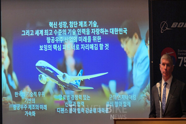 윌 셰이퍼 보잉코리아 사장은 ‘보잉-대한민국 파트너십 75주년 기자간담회’에서 민항·방산·연구개발 분야에서 한국 기업과의 투자·협력 확대 전략을 공개했다.사진/김효설 기
