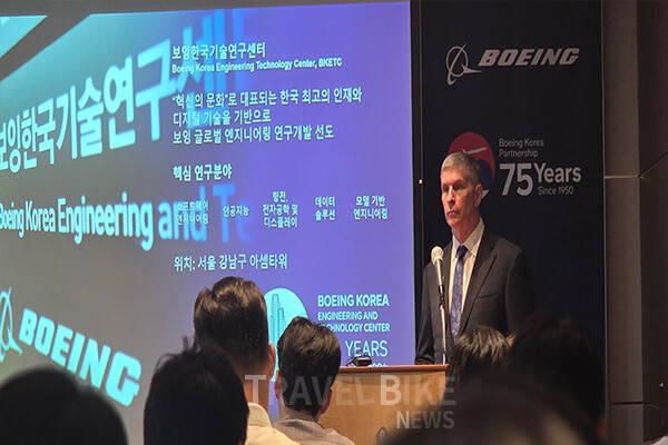 셰이퍼 사장은 “한국은 단순히 방산 장비를 공급받는 고객이 아니라, 함께 신기술을 개발해 제3국으로 수출할 수 있는 동반자”라며 “한국 정부가 제시한 ‘글로벌 방산 4대 수출국’ 목표 달성에도 보잉이 이바지할 것”이라고 말했다. 사진/김효설기자