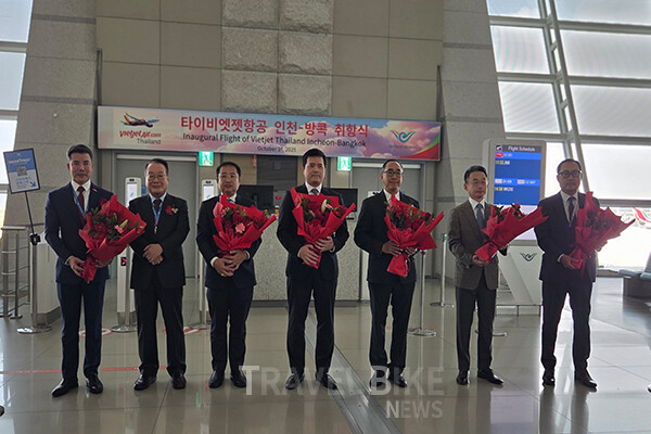 이날 취항식에서 루옹 쯔엉 안 부사장은 “서울과 방콕을 잇는 직항 노선은 관광과 문화 교류를 촉진하고 양국 무역·경제 발전에도 기여할 것”이라며 “앞으로도 한국과 태국 간 교류 강화를 위해 최선을 다하겠다”고 말했다. 사진/김효설 기자