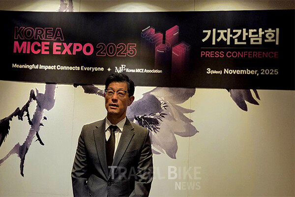 2025 코리아 마이스 엑스포(KME 2025) 개막을 앞두고 기자간담회에서 만난 신현대 한국MICE협회 회장은 “한국의 MICE 산업이 이제는 전시·회의를 넘어 여행과 관광, 기술을 포괄하는 통합 생태계로 성장해야 합니다.”라고 말했다. 사진/김효설 기자