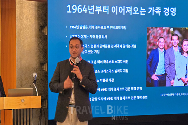 케테 볼파르트(Käthe Wohlfahrt)의 타쿠마 볼파르트(Takuma Wohlfahrt)는 “로텐부르크 본점을 비롯해 독일 전역 40여 개 도시에 매장을 운영하며, 독일의 크리스마스 전통을 현대적으로 이어가고 있다”고 말했다. 사진/김효설 기자